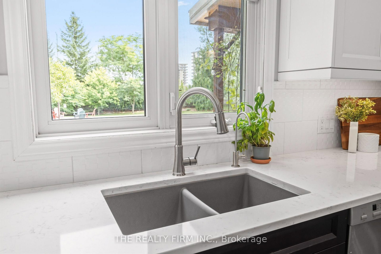 58 Dissing Crescent • London North, ON photo 10