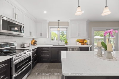 58 Dissing Crescent • London North, ON photo 9