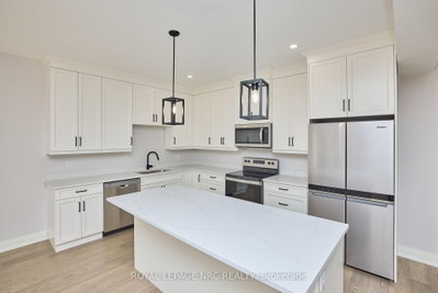 196 Hodgkins Avenue • Thorold, ON photo 4