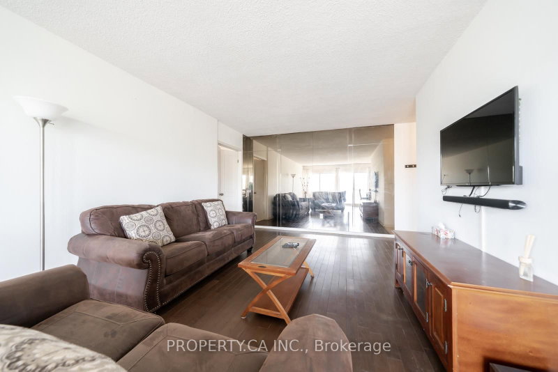 404 - 45 Westmount Road N