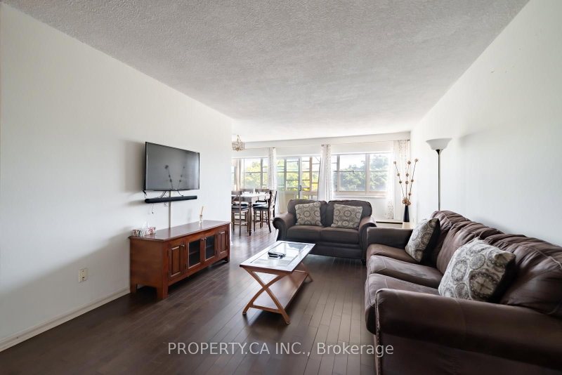 404 - 45 Westmount Road N