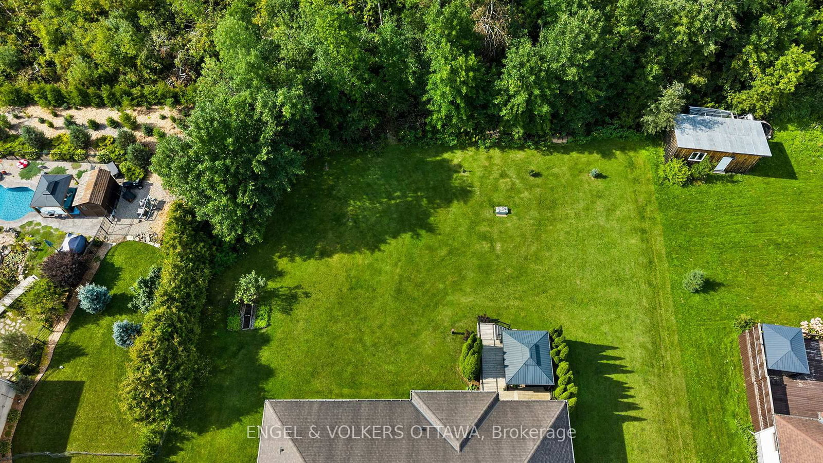 557 Tullamore Street • Ottawa, ON photo 39