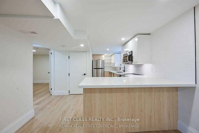 2 - 118 Manning Avenue