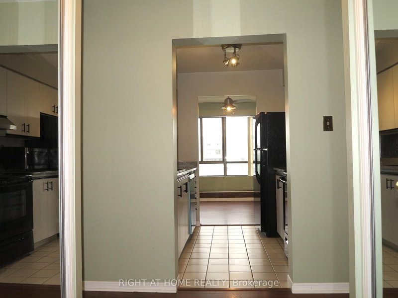 1011 - 570 Proudfoot Lane
