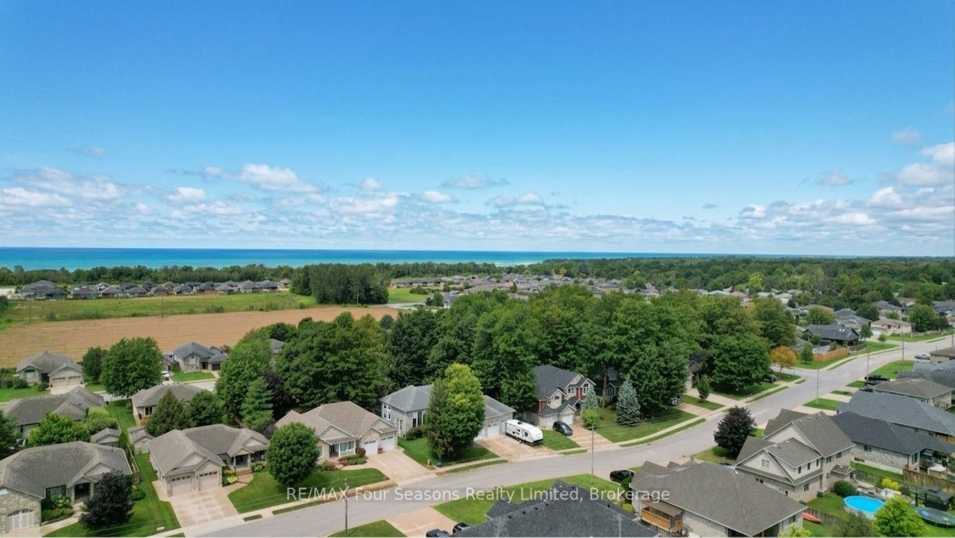 325 Gingrich Crescent • Saugeen Shores, ON photo 8