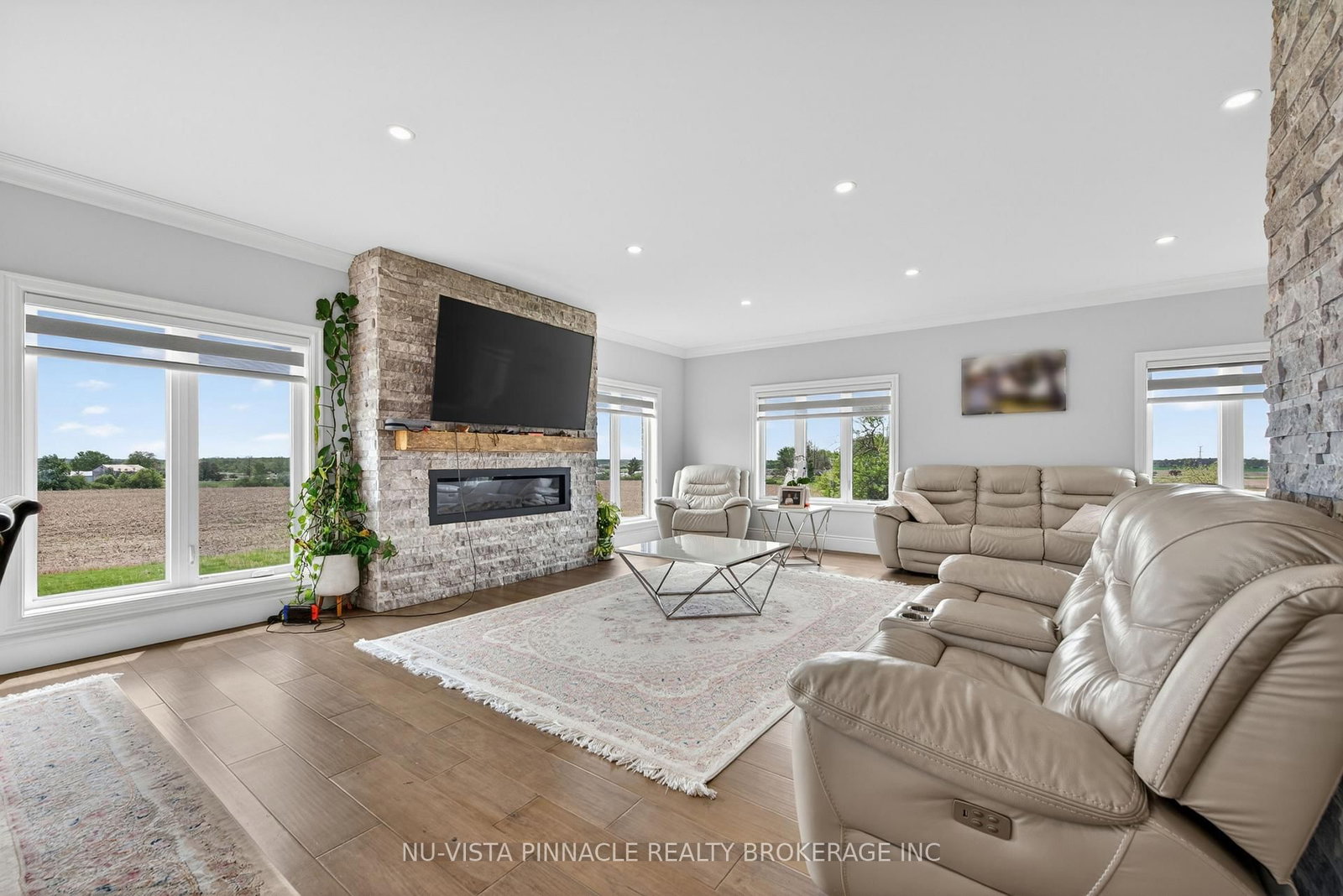 9507 Charlton Drive • Middlesex Centre, ON photo 9
