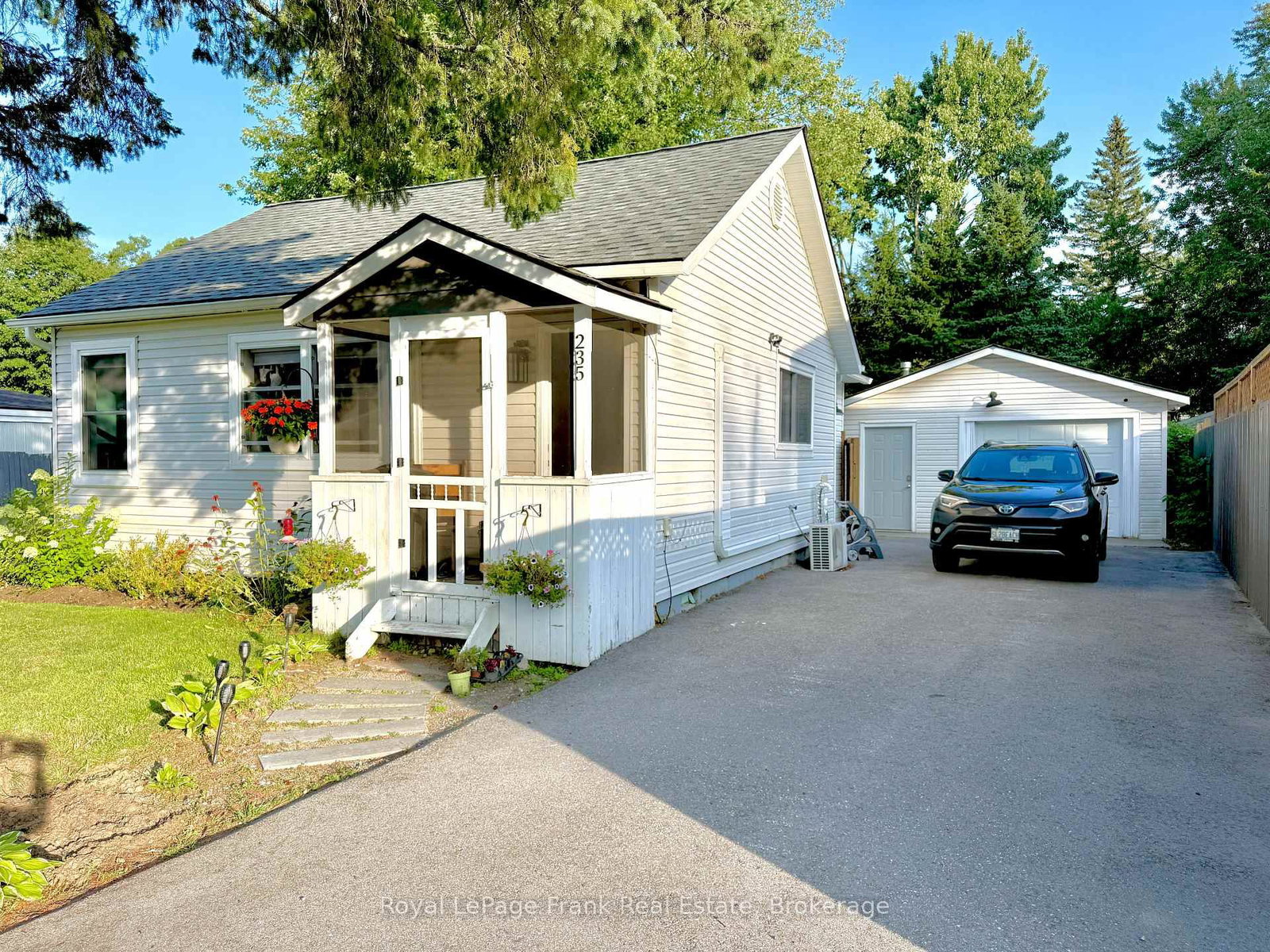 235 Kingswood Drive • Gravenhurst, ON photo 1