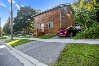 35 Ann Street • Ingersoll, ON photo 2