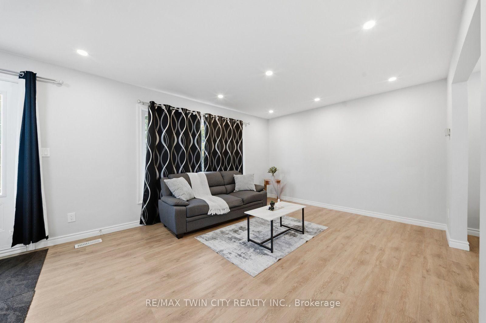 44 Stanley Street • Brantford, ON photo 10