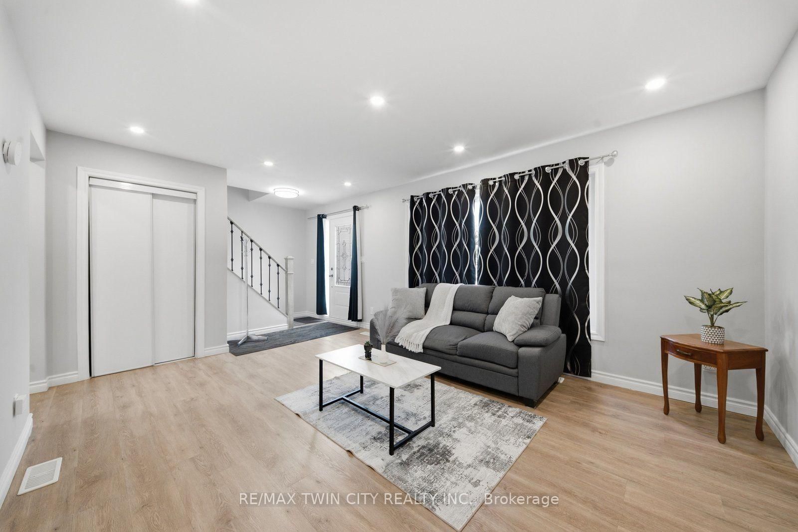 44 Stanley Street • Brantford, ON photo 11