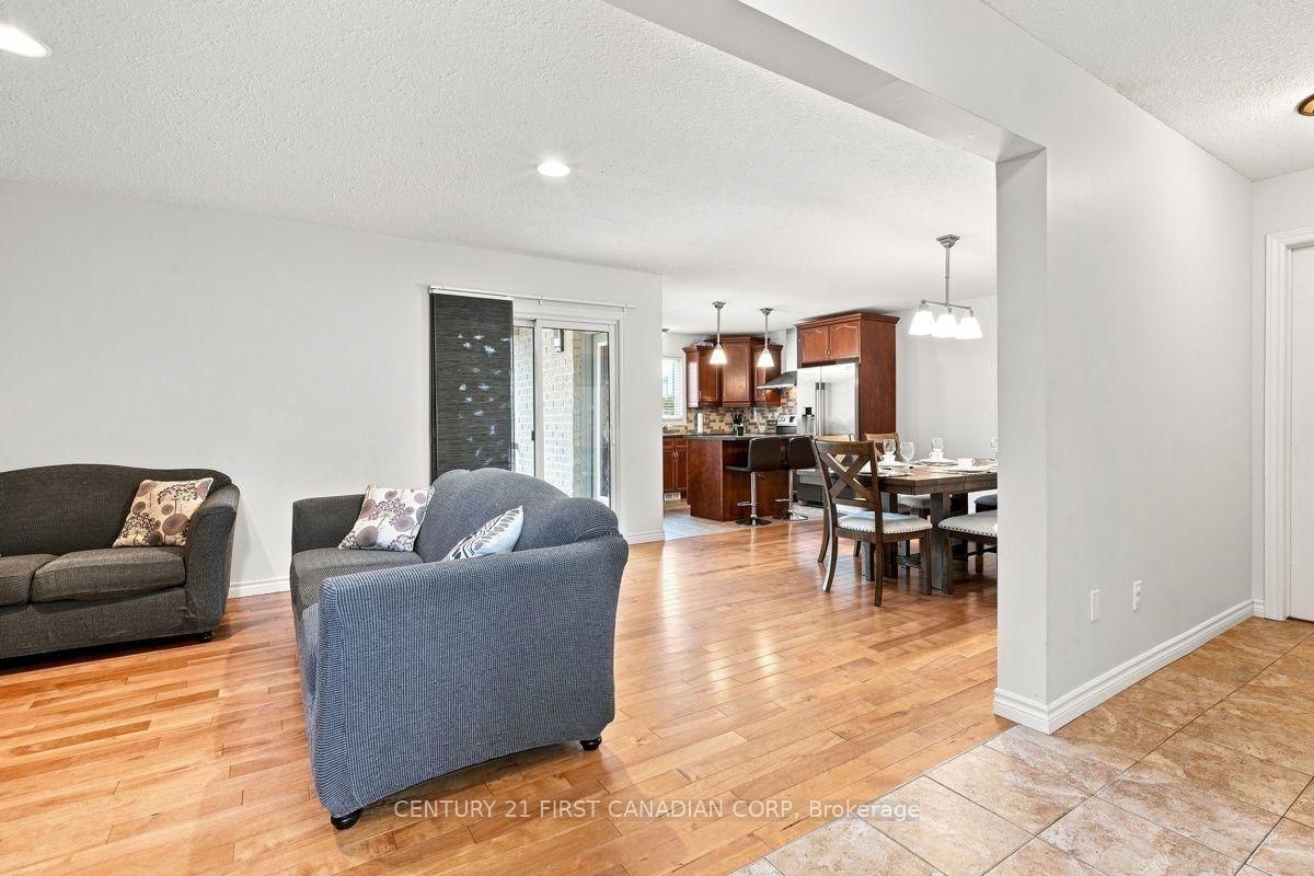 1687 Coronation Drive • London North, ON photo 10