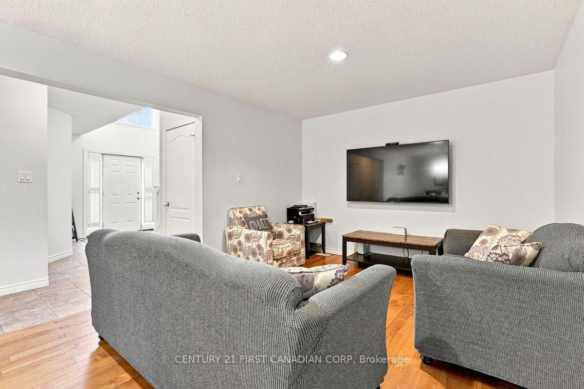 1687 Coronation Drive • London North, ON photo 11