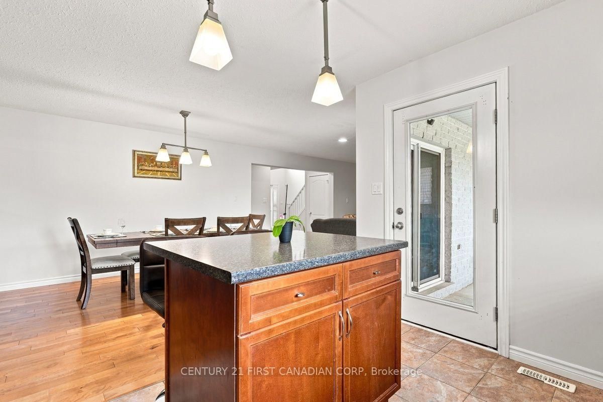 1687 Coronation Drive • London North, ON photo 18