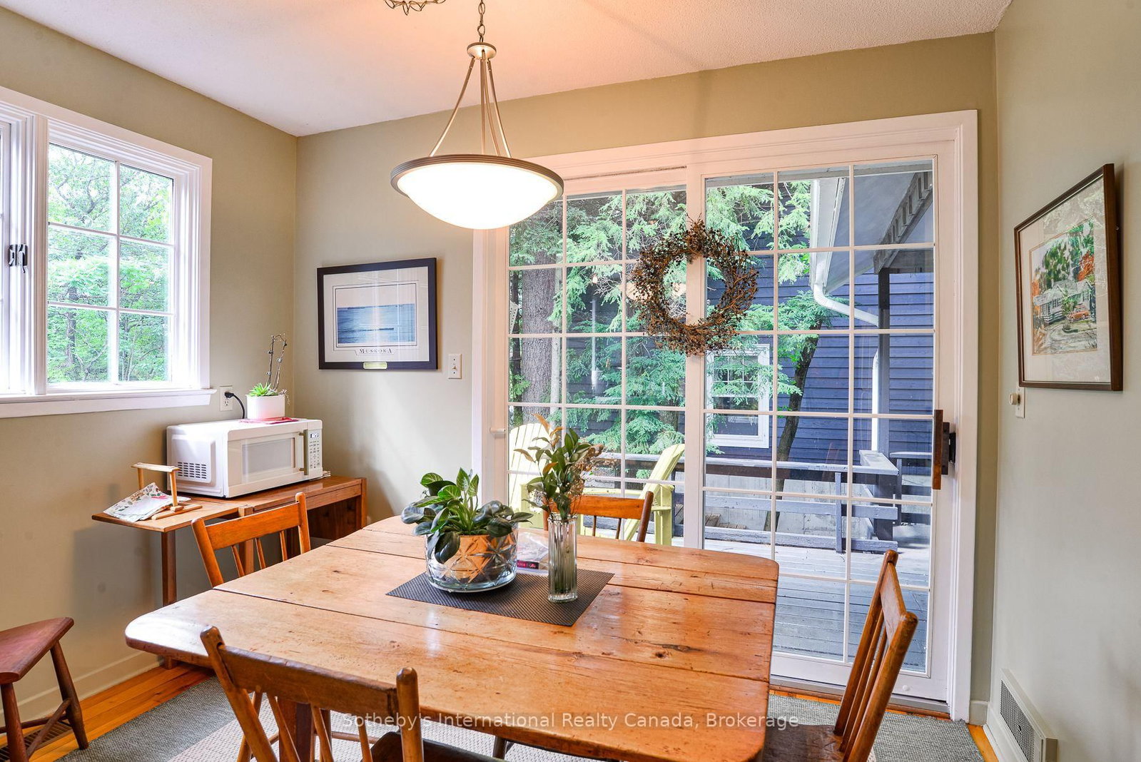 590 Hotchkiss Street • Gravenhurst, ON photo 14
