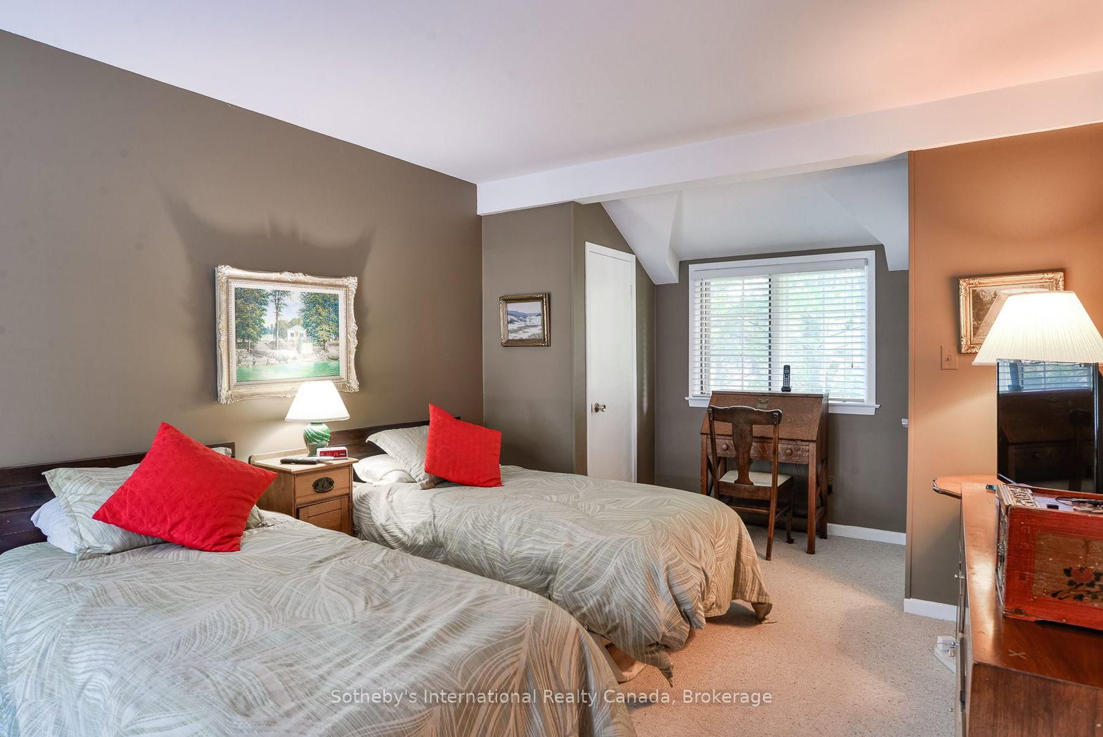 590 Hotchkiss Street • Gravenhurst, ON photo 21