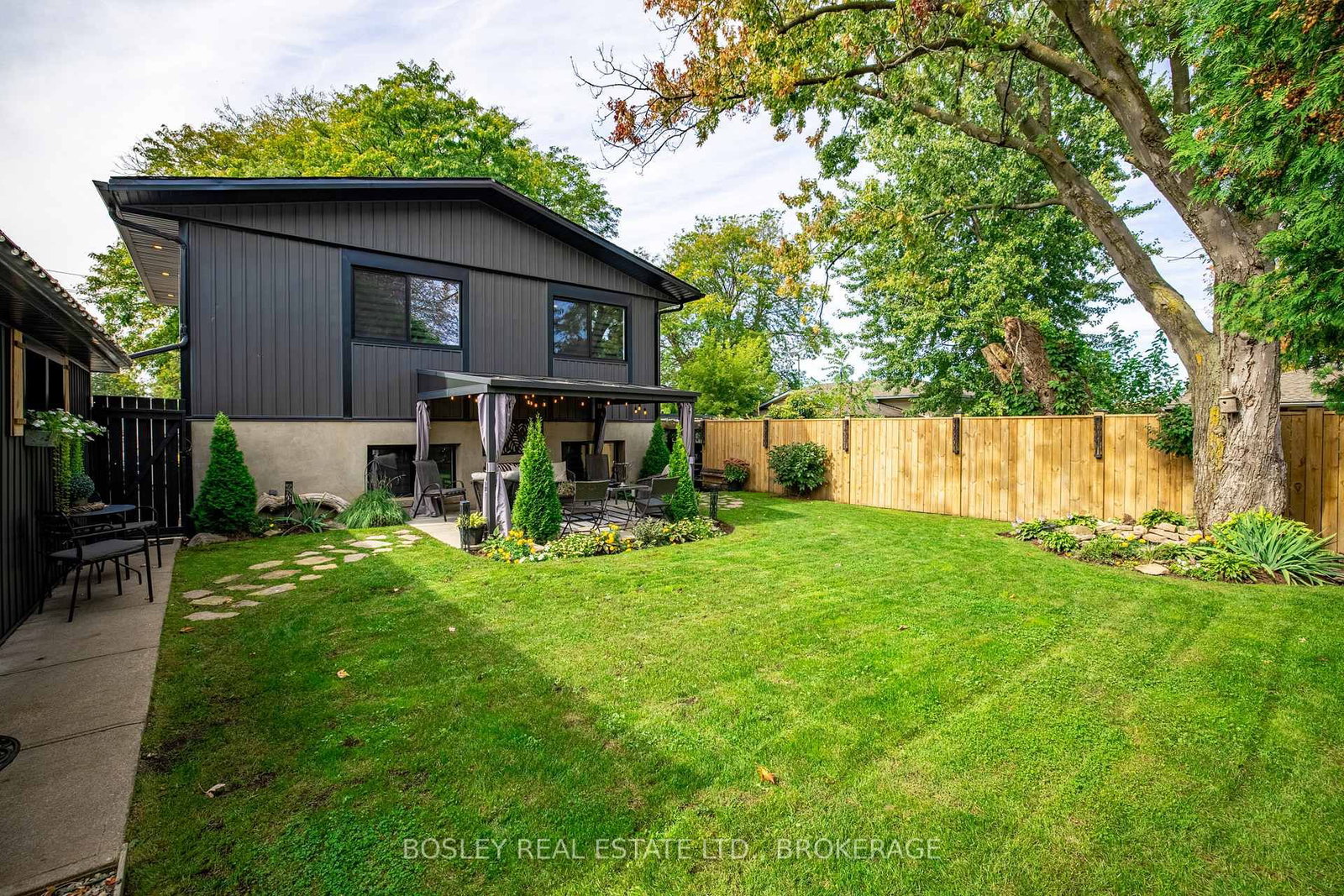 4148 DORCHESTER Road • Niagara Falls, ON photo 37