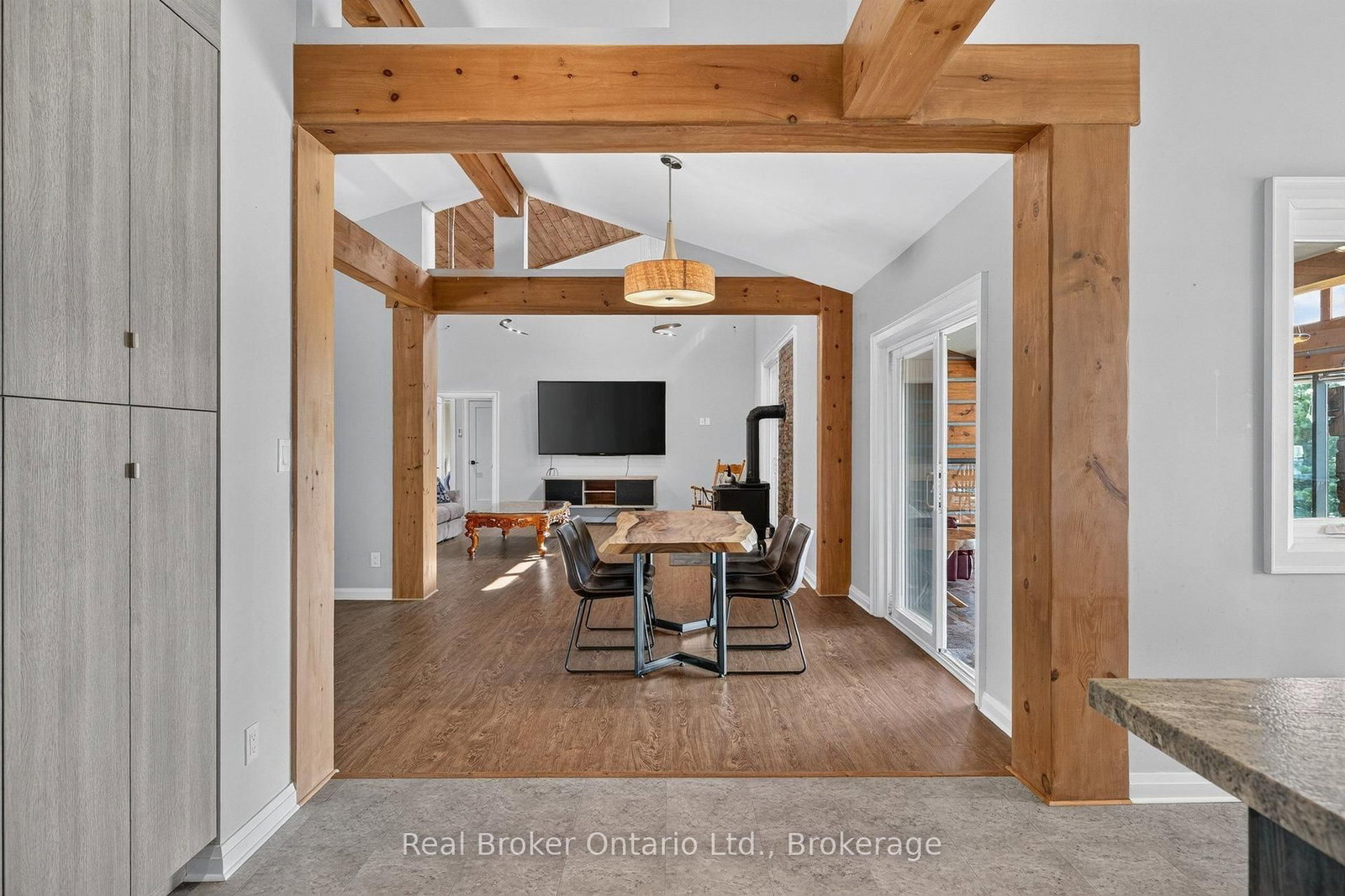 9121 ERIN-GARAFRAXA Town Line • Erin, ON photo 11