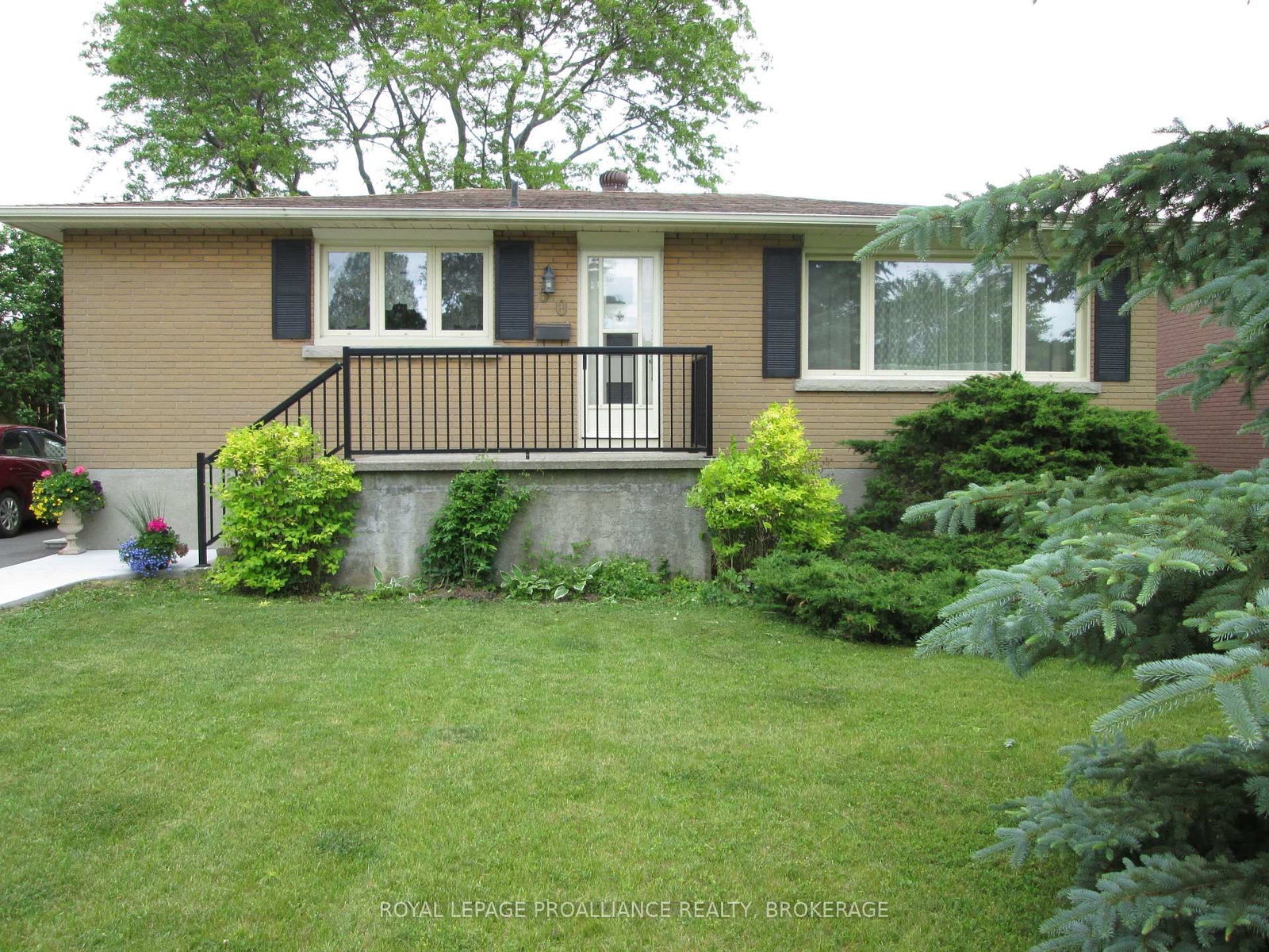 50 Campbell Crescent • Kingston, ON photo 1