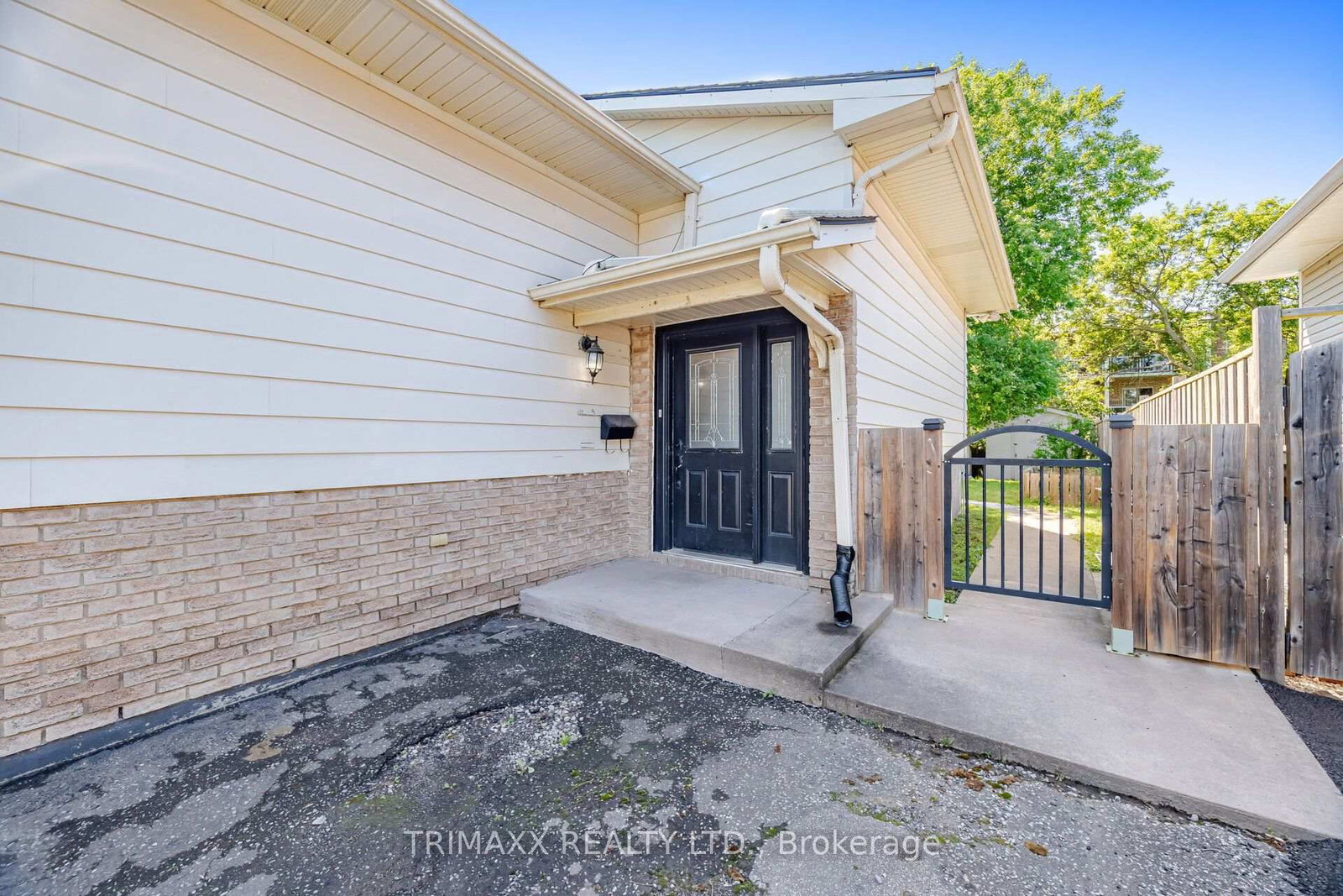 16 Loraine Drive • St. Catharines, ON photo 5