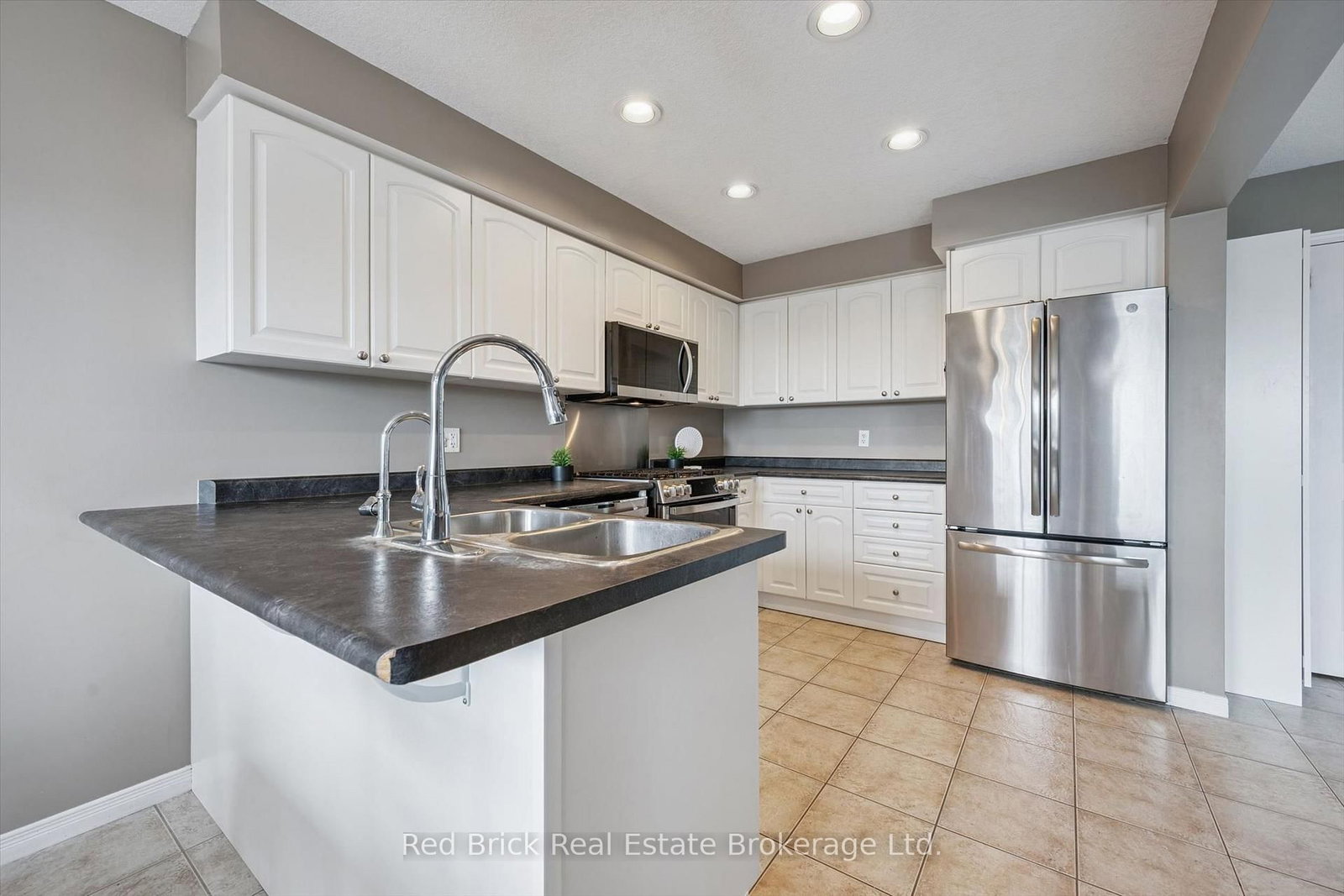 17 DAVISON DR • Guelph, ON photo 10