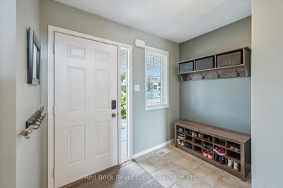 17 DAVISON DR • Guelph, ON photo 6