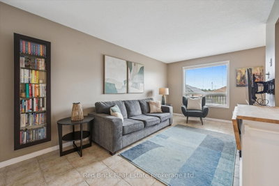 17 DAVISON DR • Guelph, ON photo 8