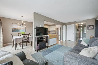 17 DAVISON DR • Guelph, ON photo 9