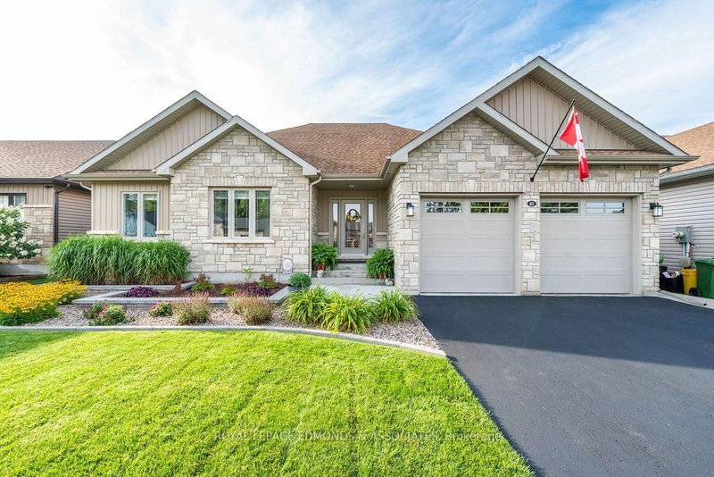 10 Noble Crescent