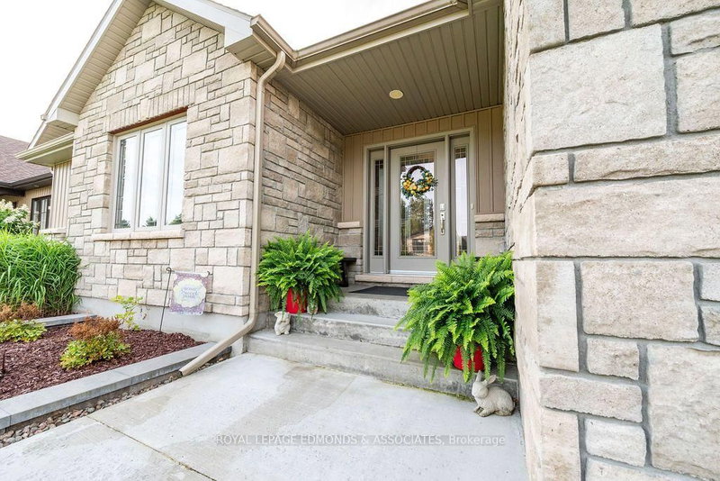 10 Noble Crescent
