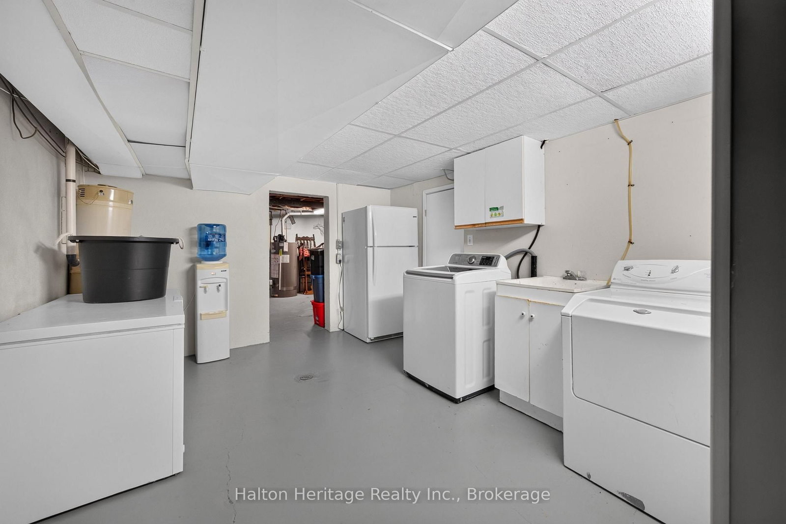9 Strathearn Avenue • Grimsby, ON photo 36