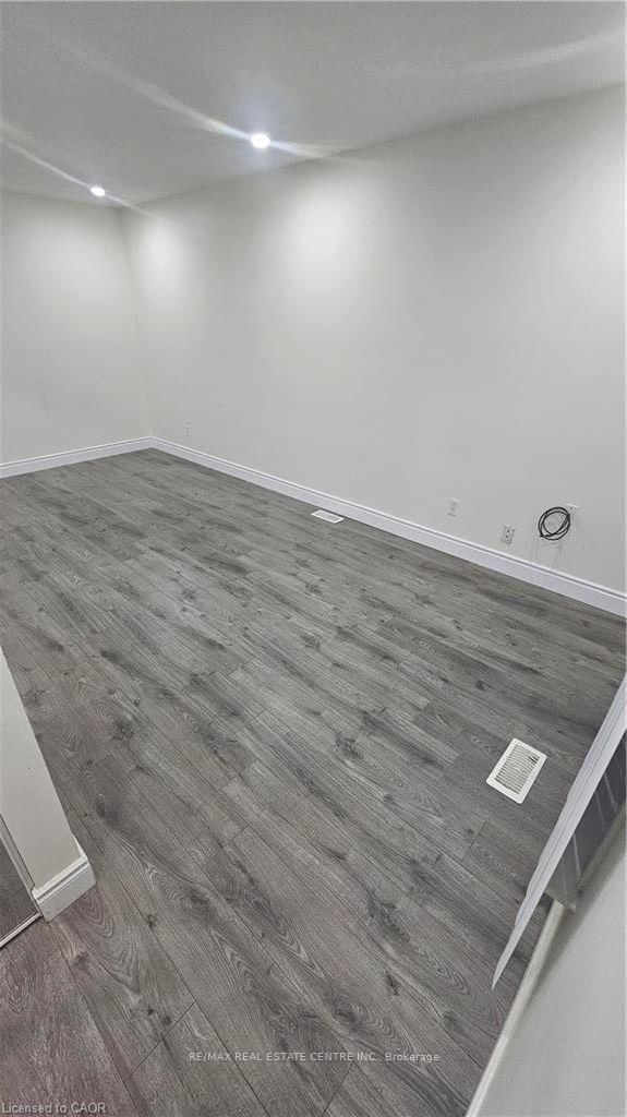 UPPER LEVEL - 6 Patience Crescent, London South 4