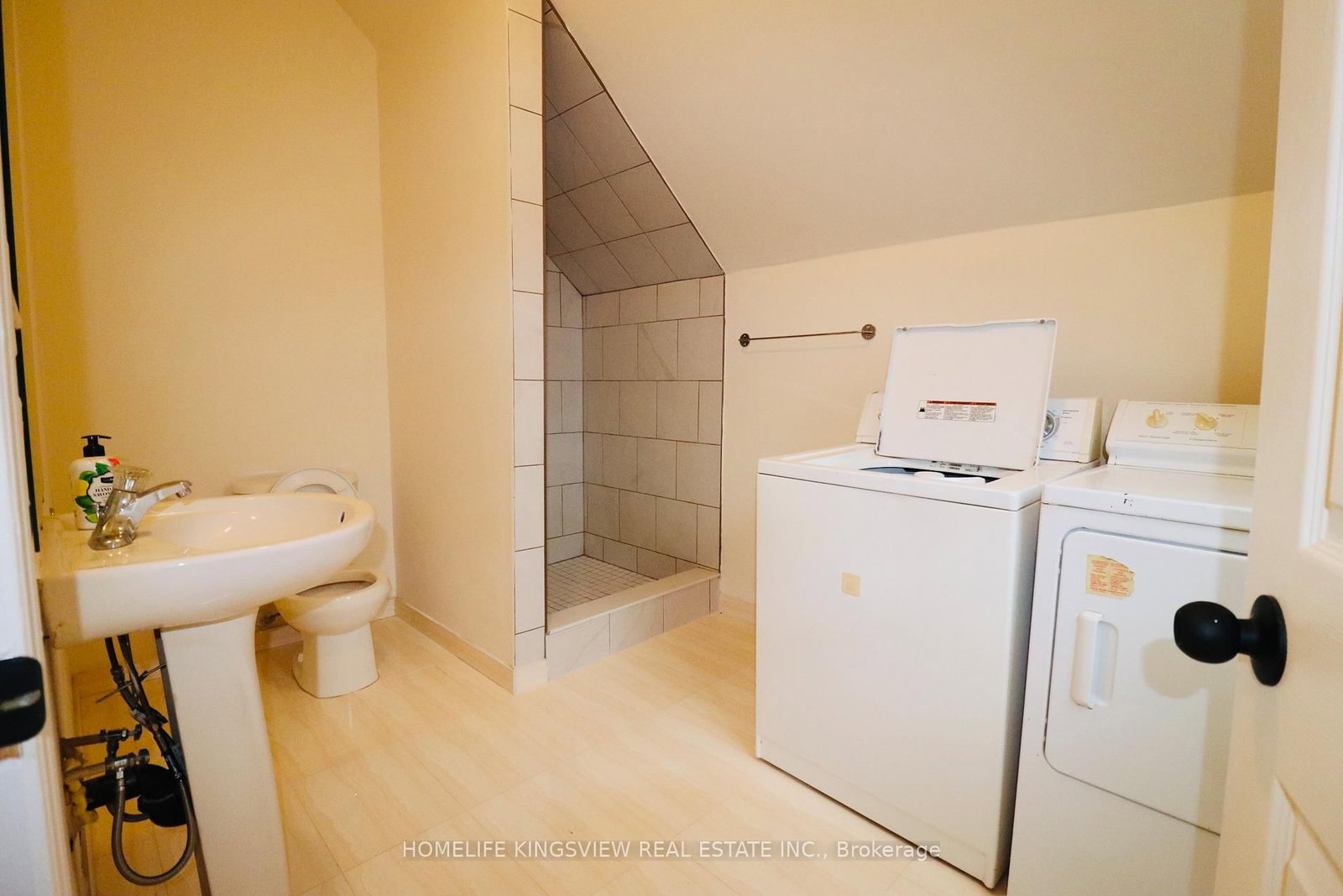 A - 647 Talbot Street, St. Thomas 4