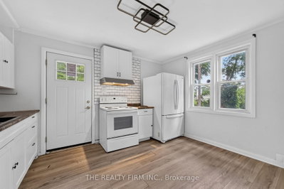 24 Fairview Court • London South, ON photo 5