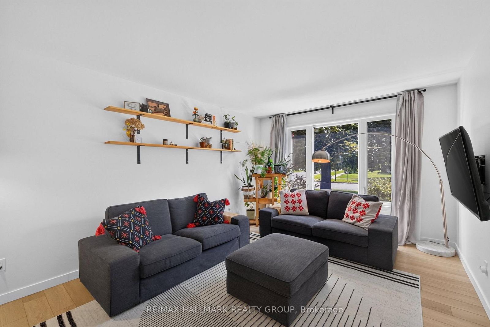 1 HEDGEROW Lane • Ottawa, ON photo 10