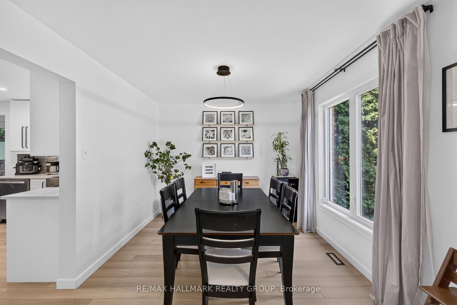 1 HEDGEROW Lane • Ottawa, ON photo 12