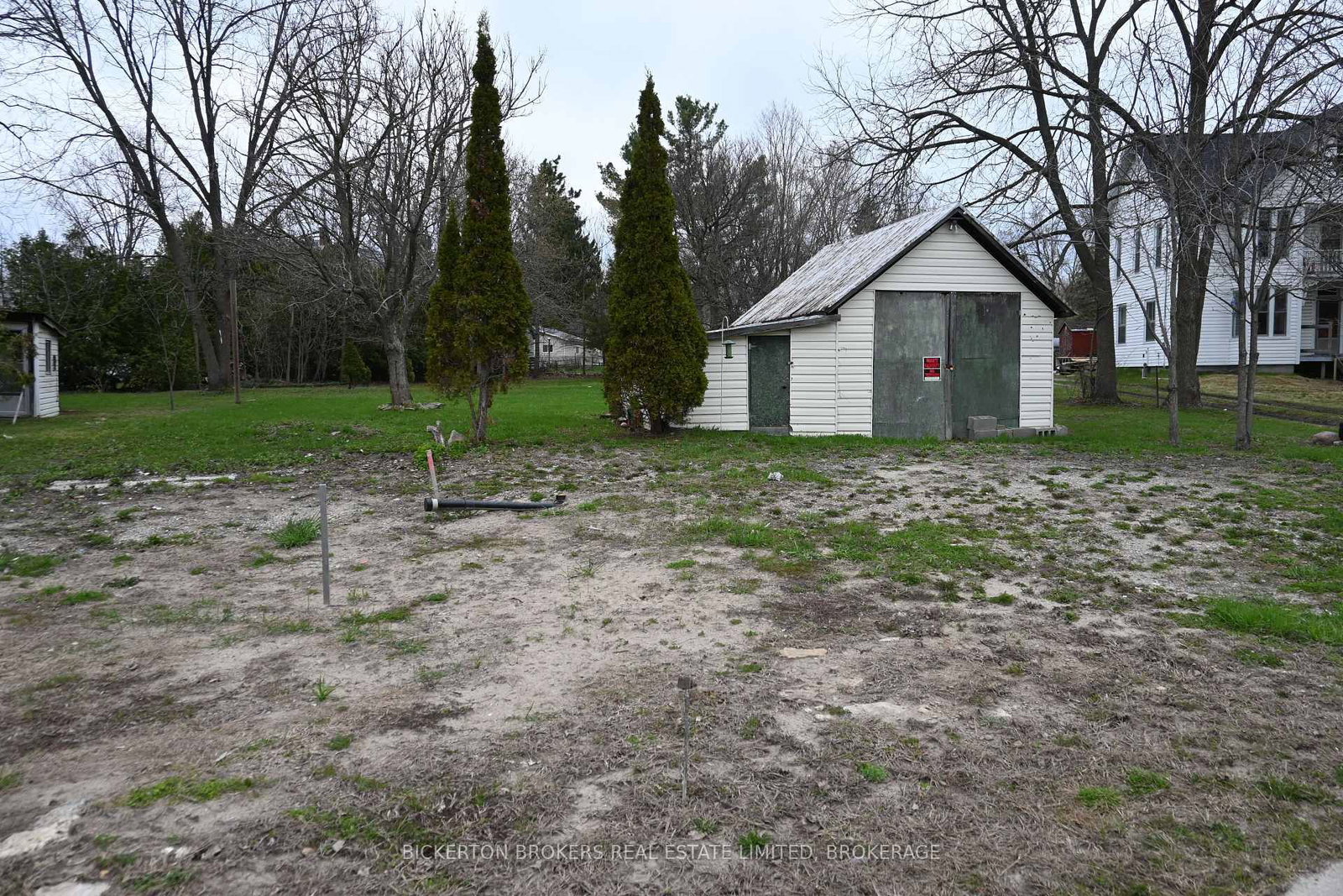20 Grand Trunk Avenue • Lansdowne Village, ON photo 5