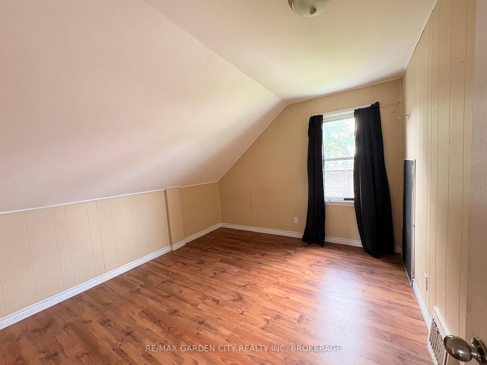 50 COZY Street • Welland, ON photo 16