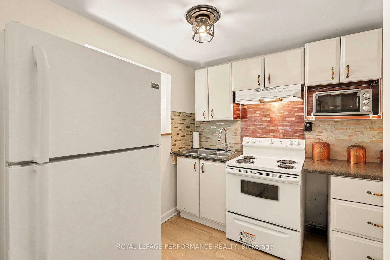 447 Hilson Avenue • Ottawa, ON photo 10