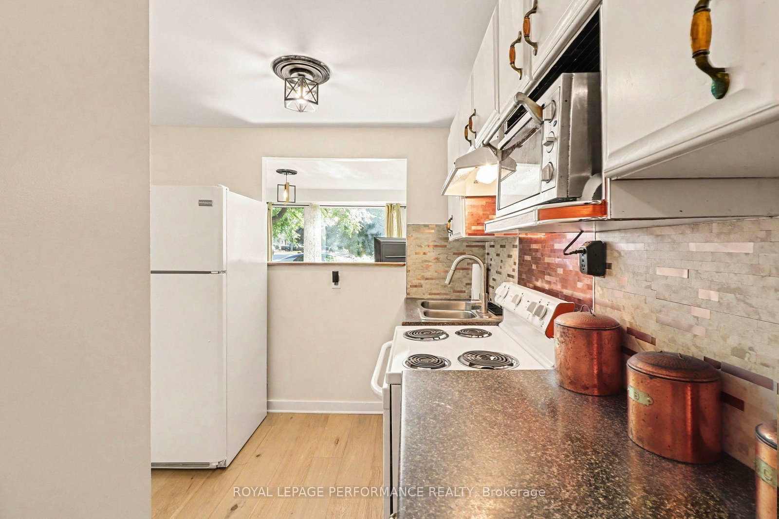 447 Hilson Avenue • Ottawa, ON photo 9