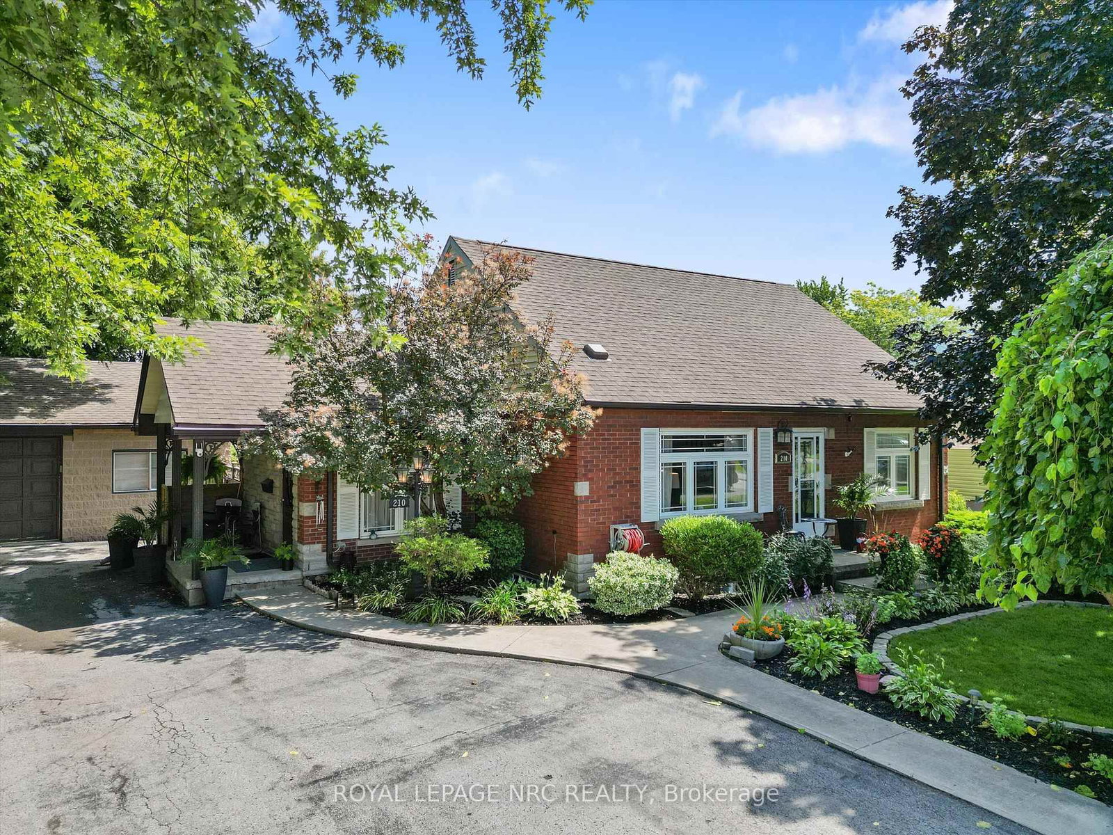 210 Ontario Street • Thorold, ON photo 2