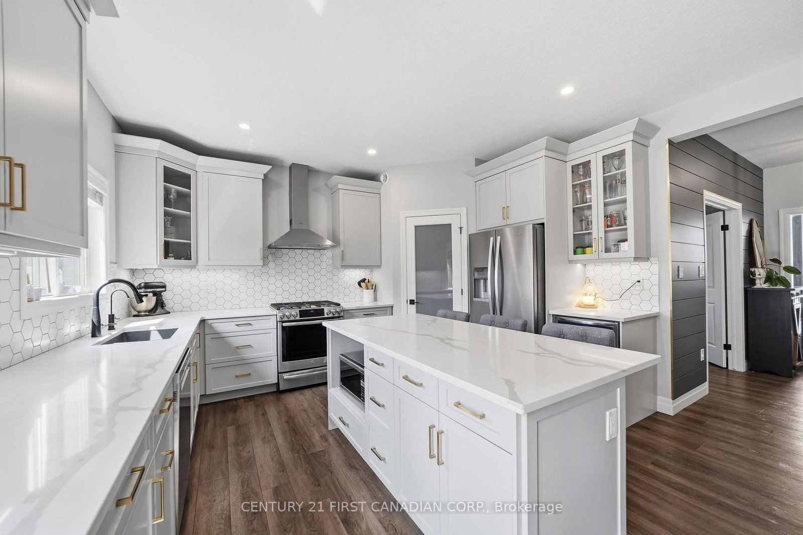 5 HARDY Court • Lucan Biddulph, ON photo 11