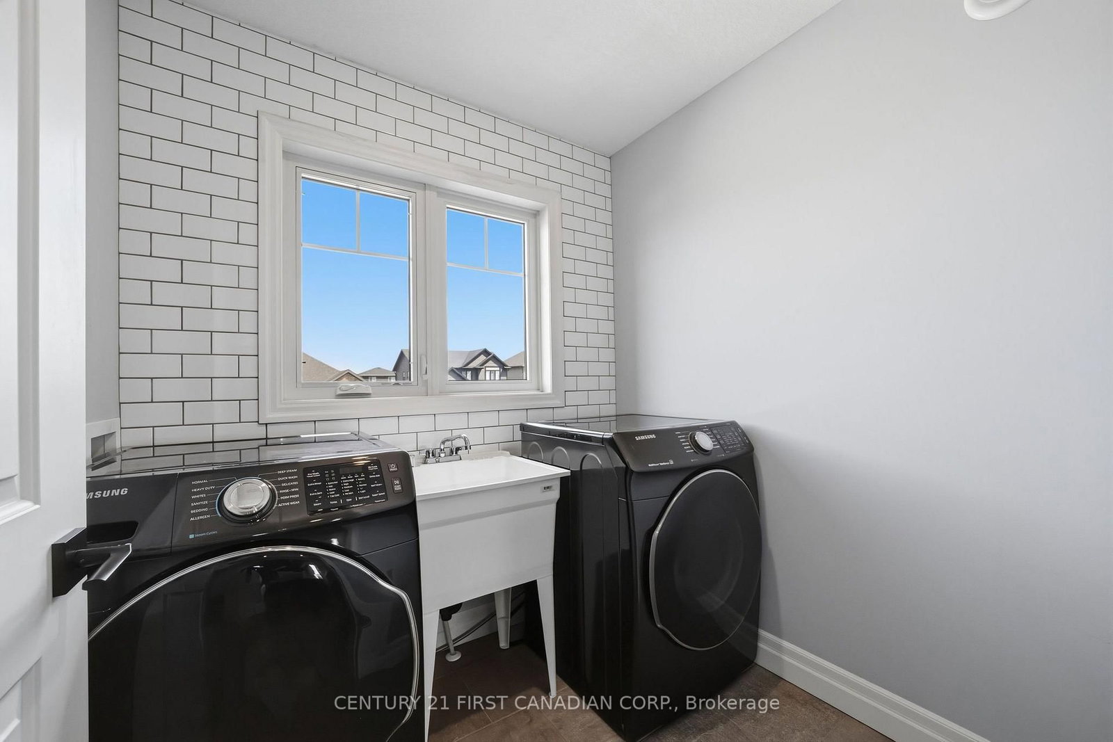 5 HARDY Court • Lucan Biddulph, ON photo 24