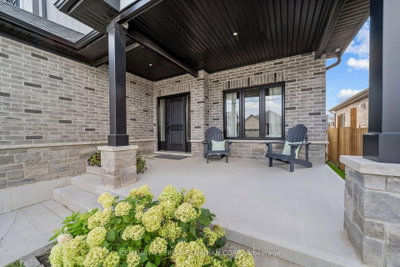 5 HARDY Court • Lucan Biddulph, ON photo 4
