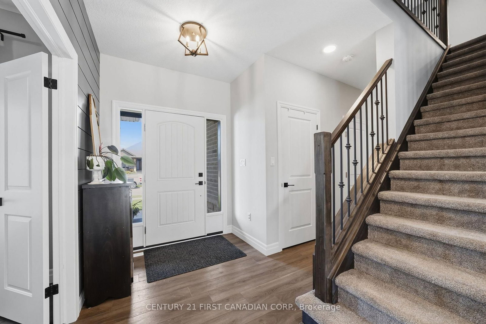 5 HARDY Court • Lucan Biddulph, ON photo 6