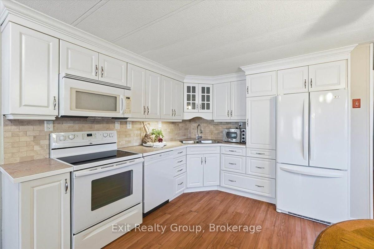 7 Dove Lane • Quinte West, ON photo 8