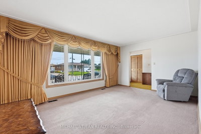 7 Duchess Court • Hamilton, ON photo 9