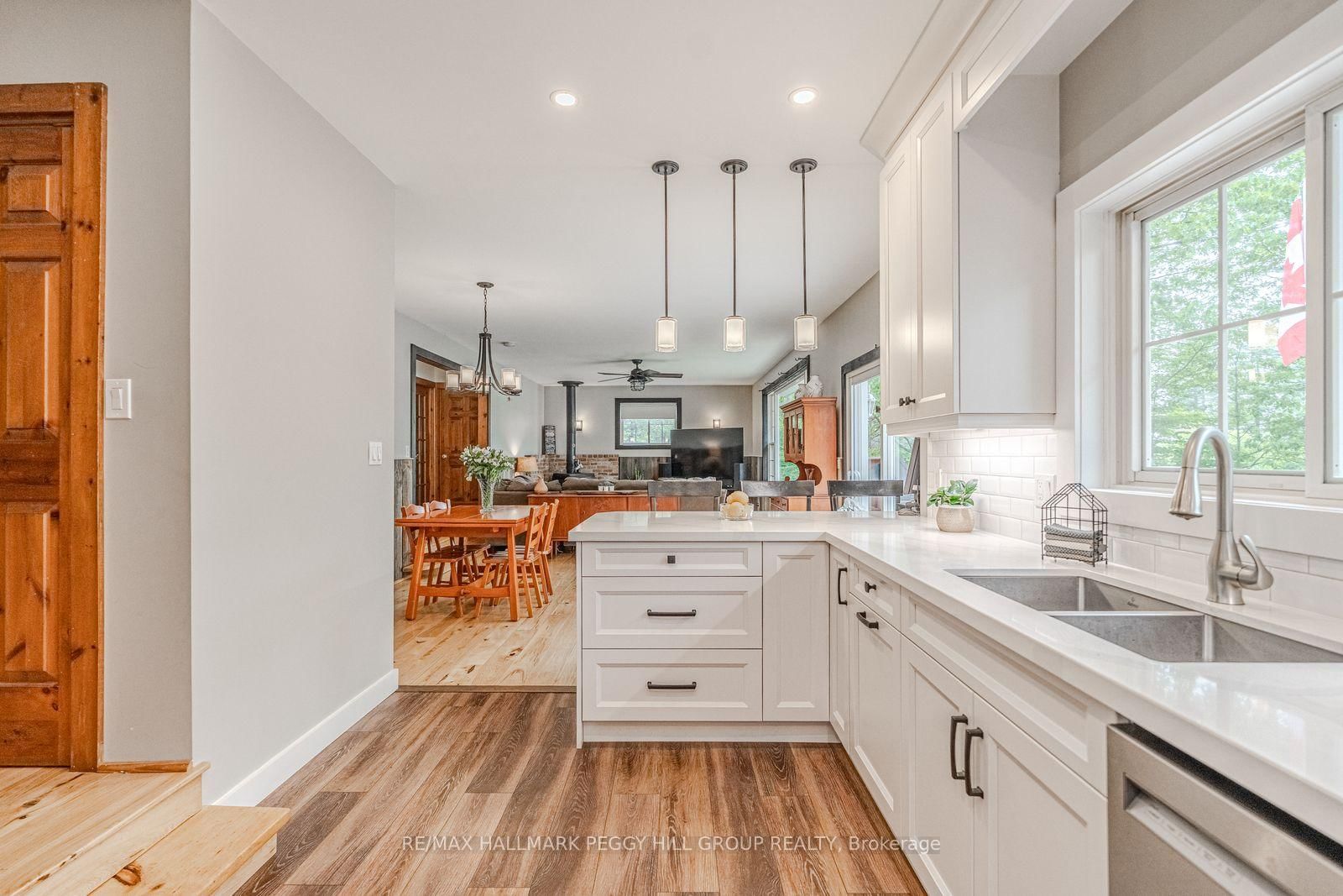 1008 Cove Road • Gravenhurst, ON photo 8