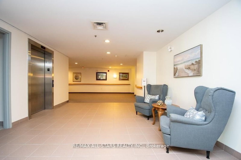 106 - 8 Huron Street