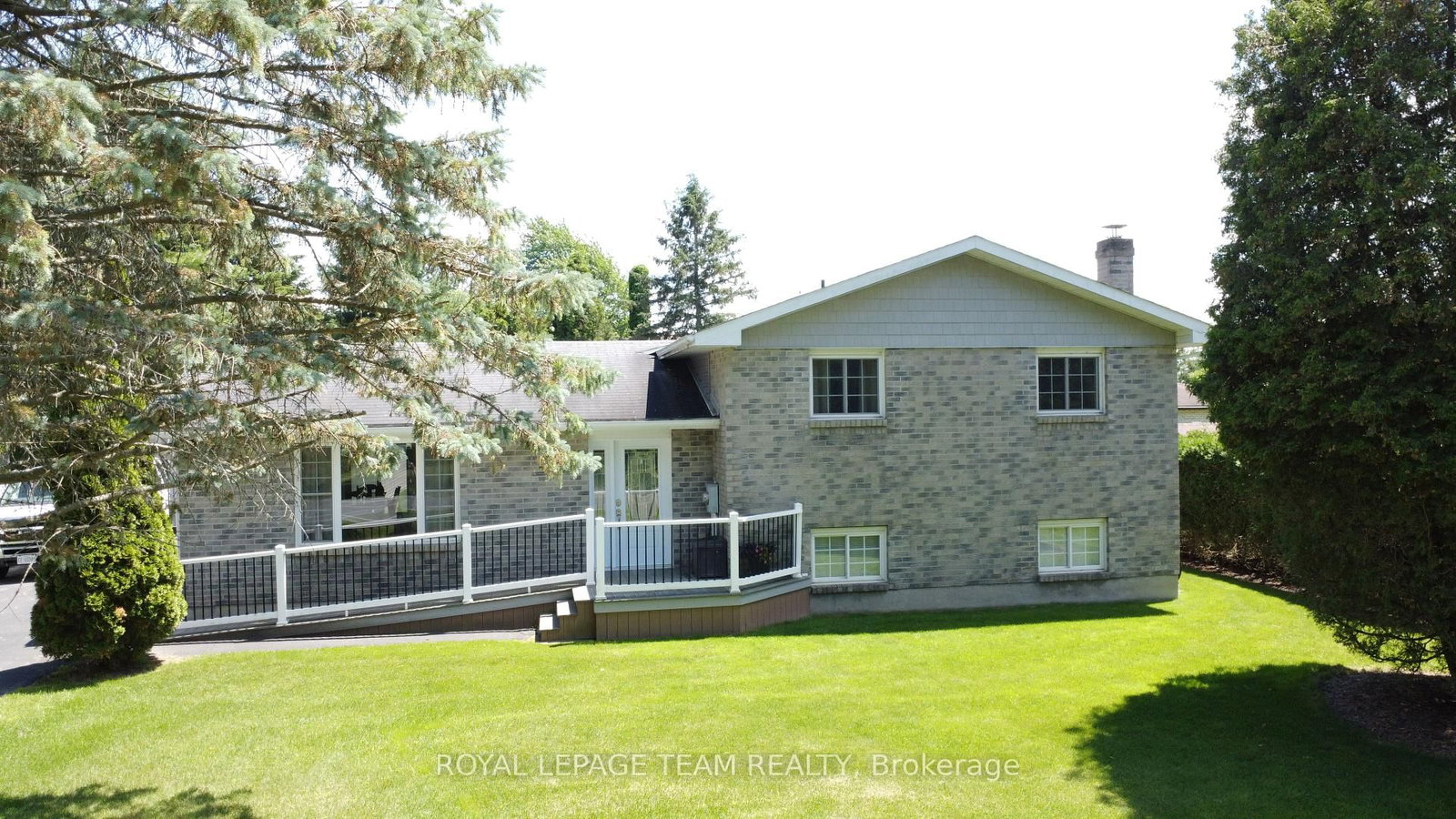12078 Lakeshore Drive E • South Dundas, ON photo 3