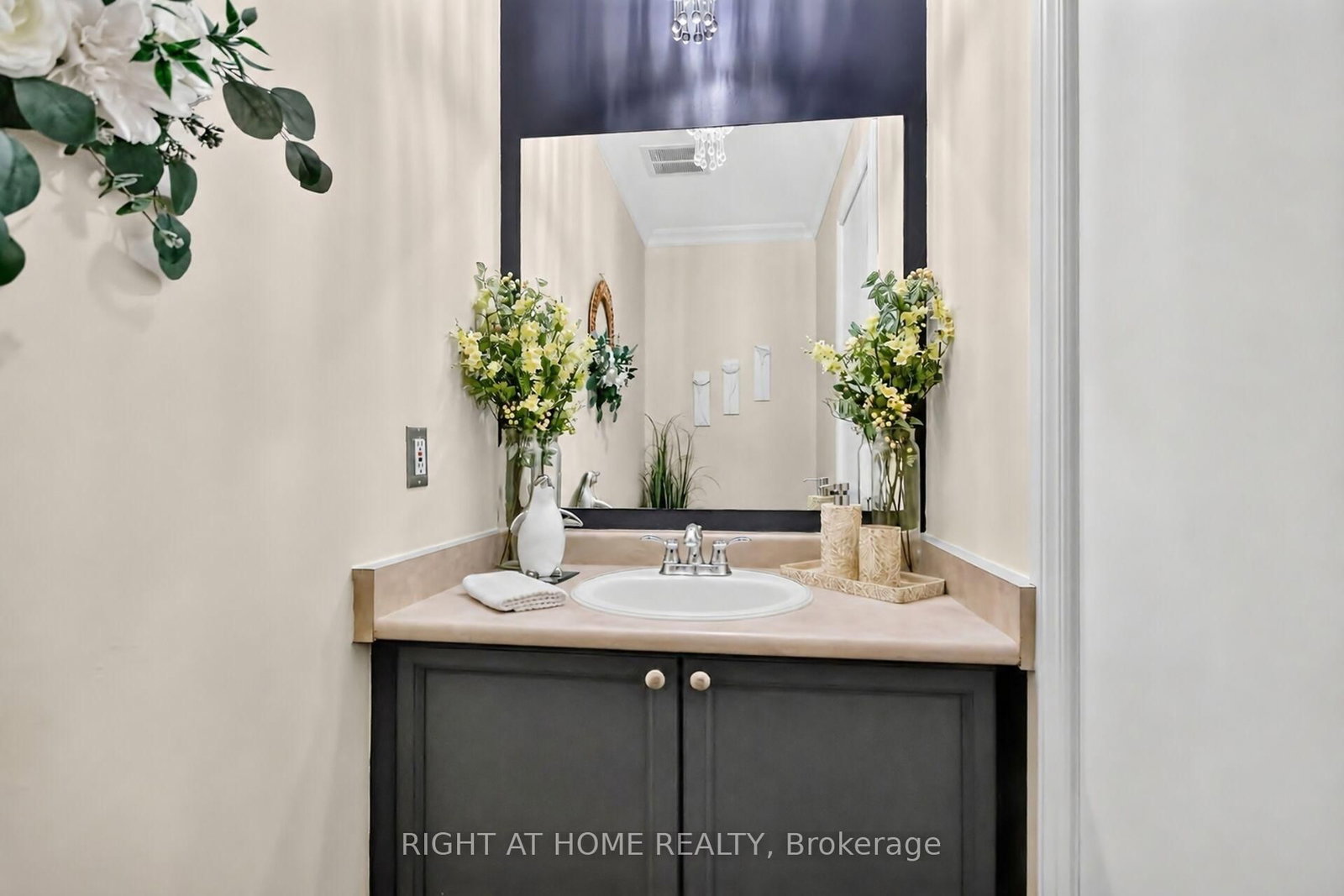 192 MONTEREY Drive • Ottawa, ON photo 13